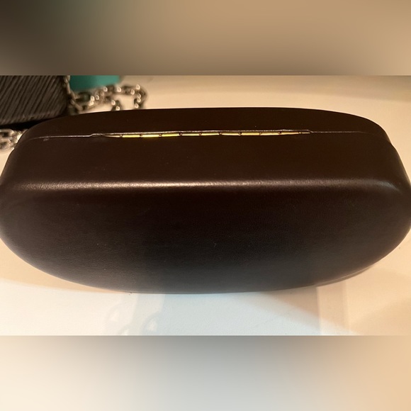 NWOT MICHAEL KORS BROWN CLAMSHELL SUNGLASSES CASE WITH M.K. CLEANING CLOTH 6”X3” - Picture 3 of 11